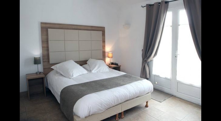 Hotel Déjeunez Sous L'arbre  Rousset