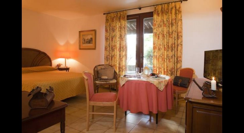 Hotel Domaine De La Reynaude  Aurons