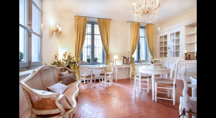 Hôtel 3 étoiles Aix-en-Provence - Hôtel des Quatre Dauphins au cœur du centre historique