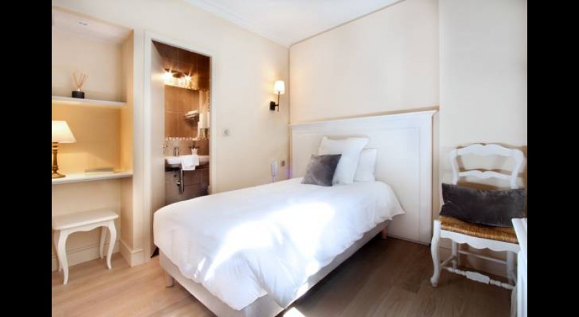 Hôtel 3 étoiles Aix-en-Provence - Hôtel des Quatre Dauphins au cœur du centre historique