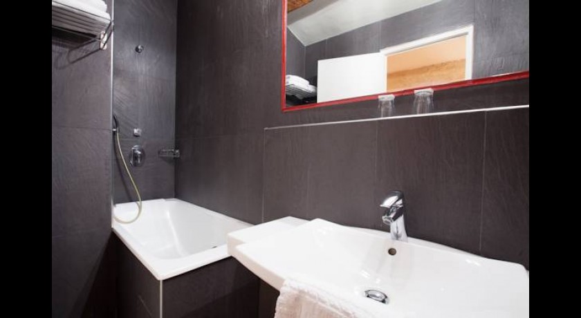 Hôtel 3 étoiles Aix-en-Provence - Hôtel des Quatre Dauphins au cœur du centre historique