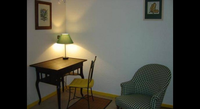 Hotel Le Devem De Mirapier  Cornillon-confoux