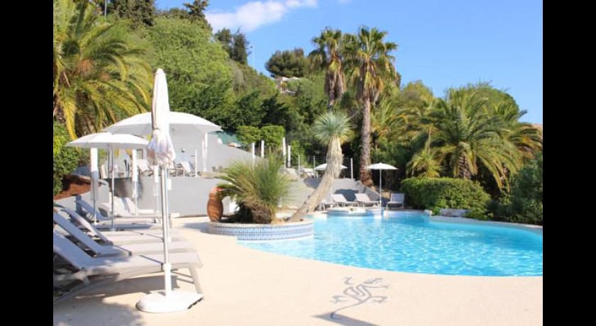 Royal Cottage Cassis - Hôtel 3 Étoiles avec Piscine, Vue Mer et Proximité des Calanques