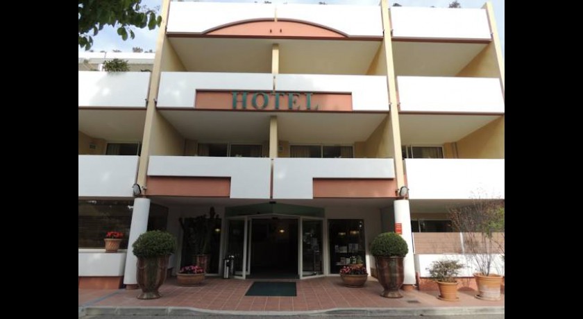 Royal Cottage Cassis - Hôtel 3 Étoiles avec Piscine, Vue Mer et Proximité des Calanques