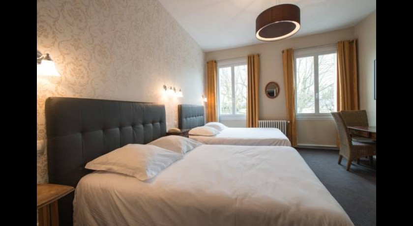 Hôtel Mirabeau à Tours - Charmant Hôtel 2 Étoiles en Centre-ville Près de la Gare et du Palais des Congrès