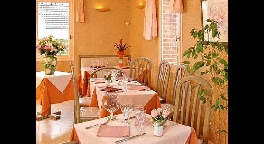 Hôtel Restaurant Le Nuage  La bussière