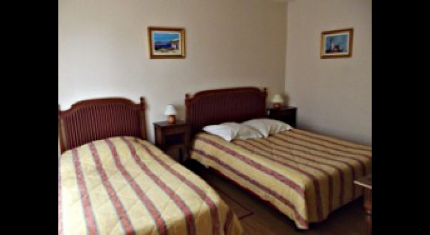 Hotel La Petite Auberge Du Cheval Blanc  Douchy