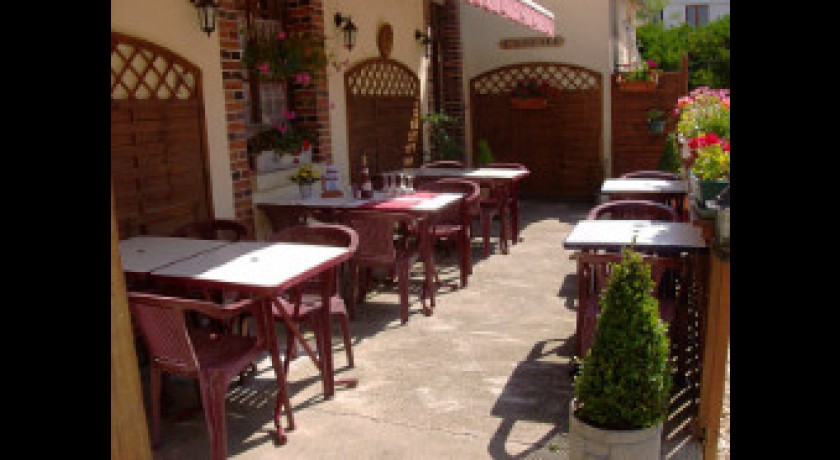 Hotel La Petite Auberge Du Cheval Blanc  Douchy