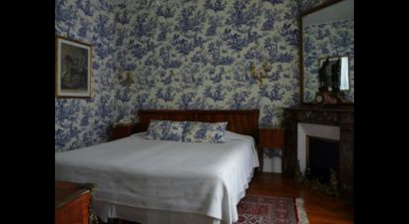 Hôtel de l'Abeille Orléans : Charme, Confort & Histoire au Cœur de la Ville