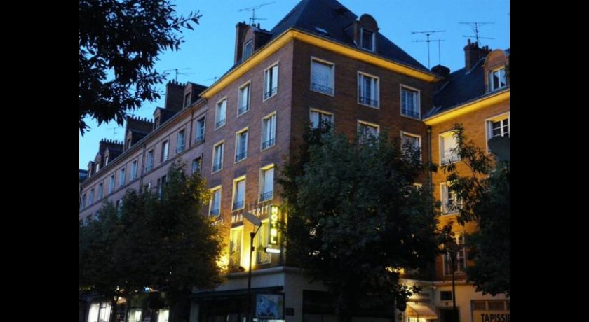 Hôtel Marguerite Orléans : Charme, Confort, et Emplacement Idéal en Centre-Ville