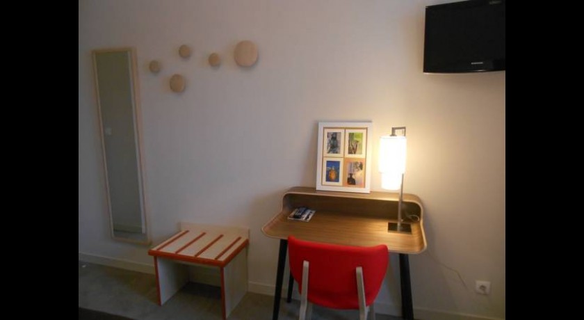 Hôtel Marguerite Orléans : Charme, Confort, et Emplacement Idéal en Centre-Ville