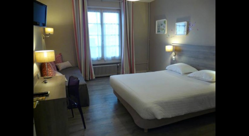 Hôtel Marguerite Orléans : Charme, Confort, et Emplacement Idéal en Centre-Ville