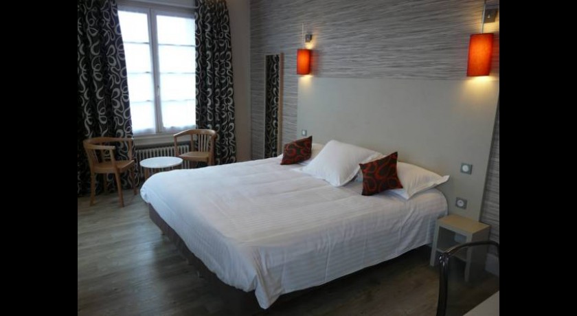 Hôtel Marguerite Orléans : Charme, Confort, et Emplacement Idéal en Centre-Ville