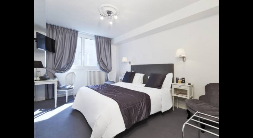 Kyriad Hotel  Saumur