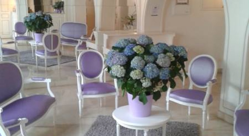 Kyriad Hotel  Saumur