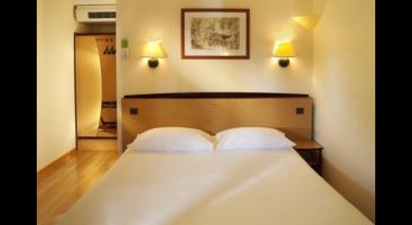 Hotel Campanile  Mayenne