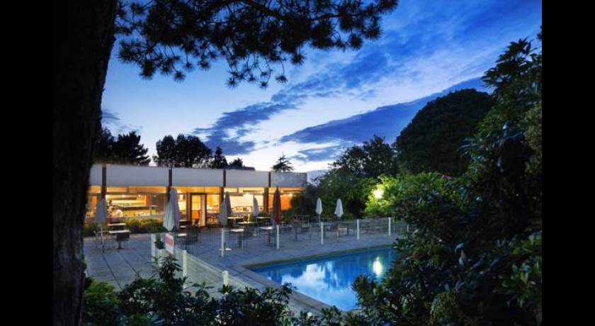 Hôtel Escale Océania Brest Aéroport - Confort et Modernité à Proximité de l'Aéroport de Brest