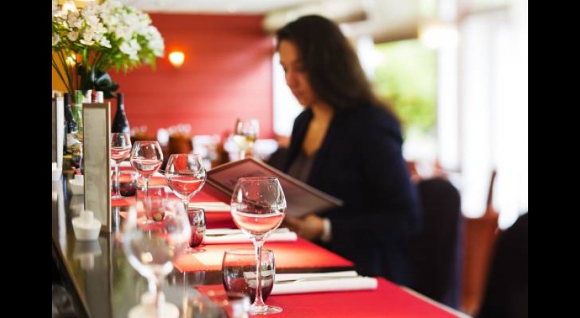 Hôtel Escale Océania Brest Aéroport - Confort et Modernité à Proximité de l'Aéroport de Brest