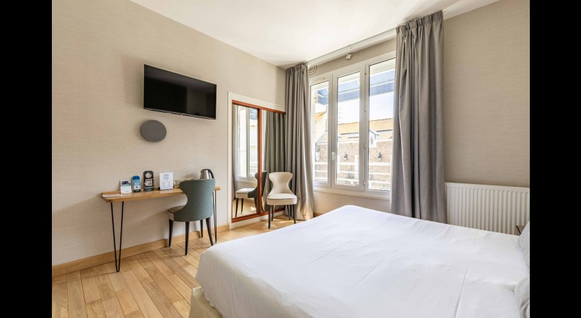 Hôtel Kyriad Saint-Malo Plage : Vue Mer Époustouflante, Confort et Bien-être en Bretagne