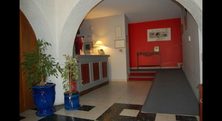 Découvrez l'Hôtel de la Mer à Valras-Plage - Confort et Vue Imprenable sur la Méditerranée