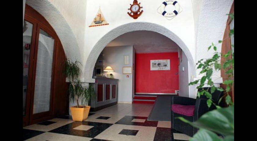 Découvrez l'Hôtel de la Mer à Valras-Plage - Confort et Vue Imprenable sur la Méditerranée