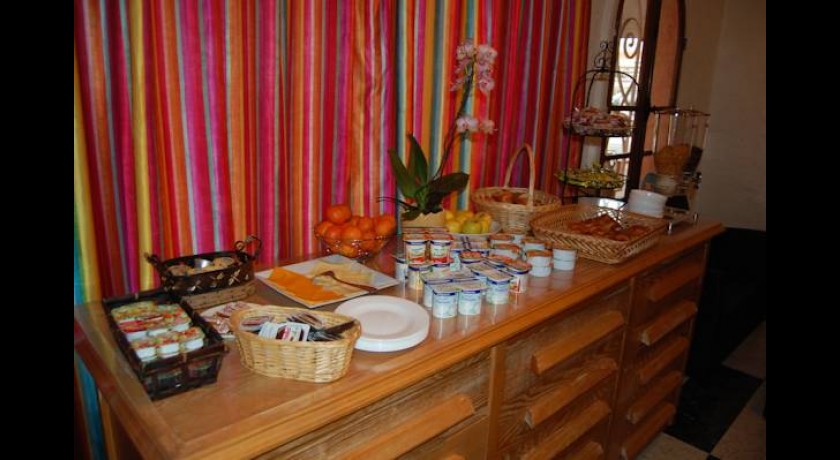 Découvrez l'Hôtel de la Mer à Valras-Plage - Confort et Vue Imprenable sur la Méditerranée