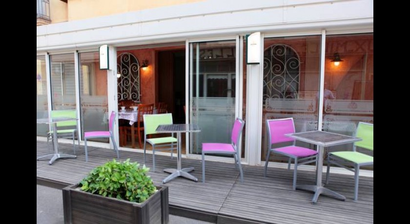 Découvrez l'Hôtel de la Mer à Valras-Plage - Confort et Vue Imprenable sur la Méditerranée