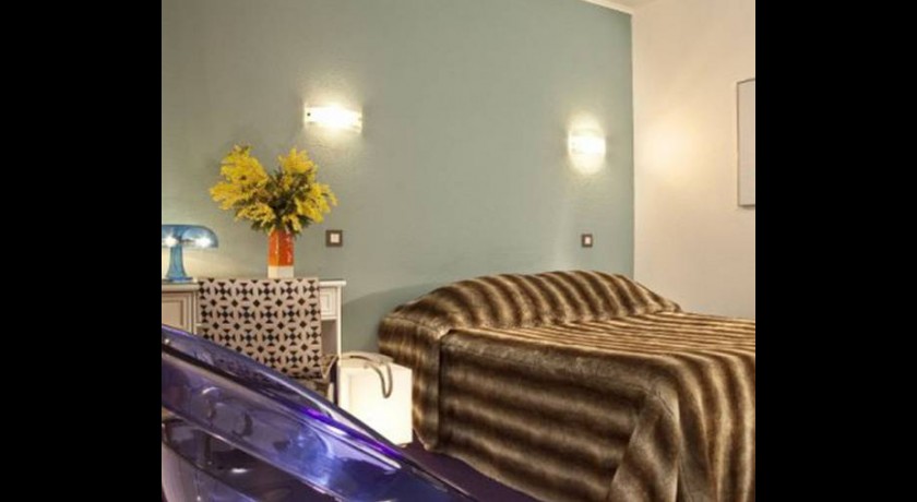 Hôtel Le Hameau De Passy  Paris