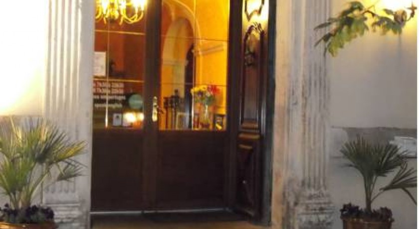 Hôtel Saint-Sauveur à Meyrueis - Charme 3 Étoiles au Cœur du Parc des Cévennes