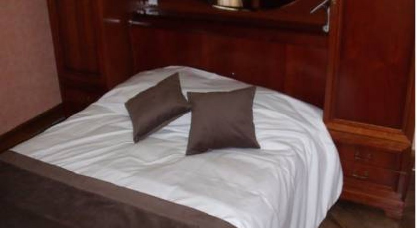 Hôtel Saint-Sauveur à Meyrueis - Charme 3 Étoiles au Cœur du Parc des Cévennes