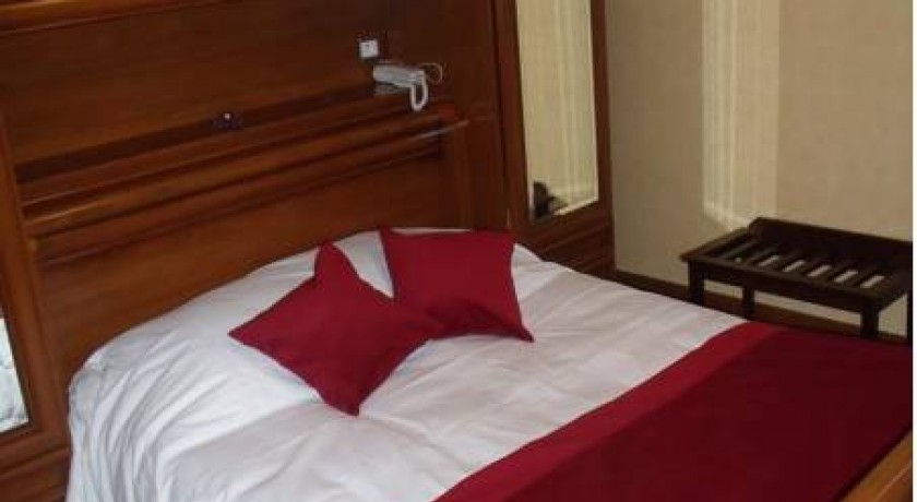 Hôtel Saint-Sauveur à Meyrueis - Charme 3 Étoiles au Cœur du Parc des Cévennes