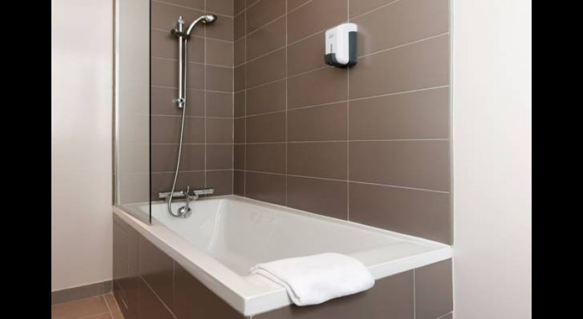 Hôtel Le Relais Moncey à Paris - Confort et Accessibilité près de Montparnasse