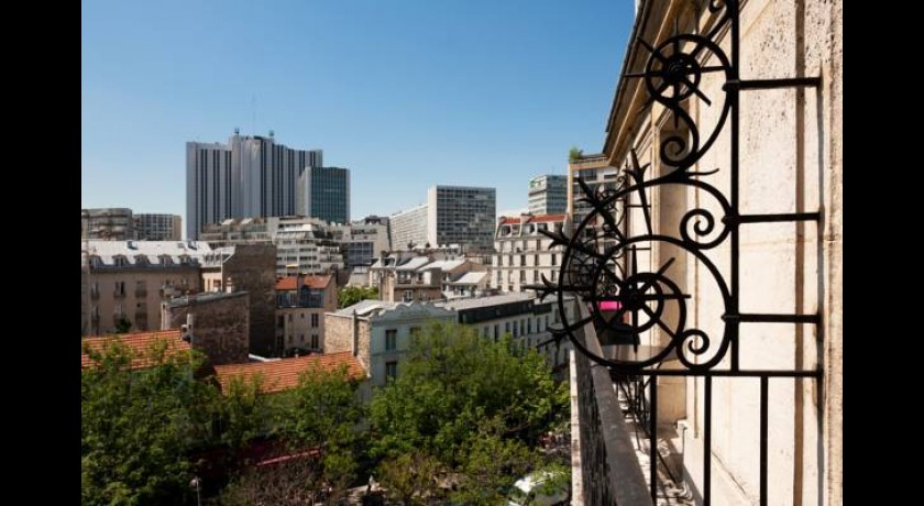 Hôtel Le Relais Moncey à Paris - Confort et Accessibilité près de Montparnasse