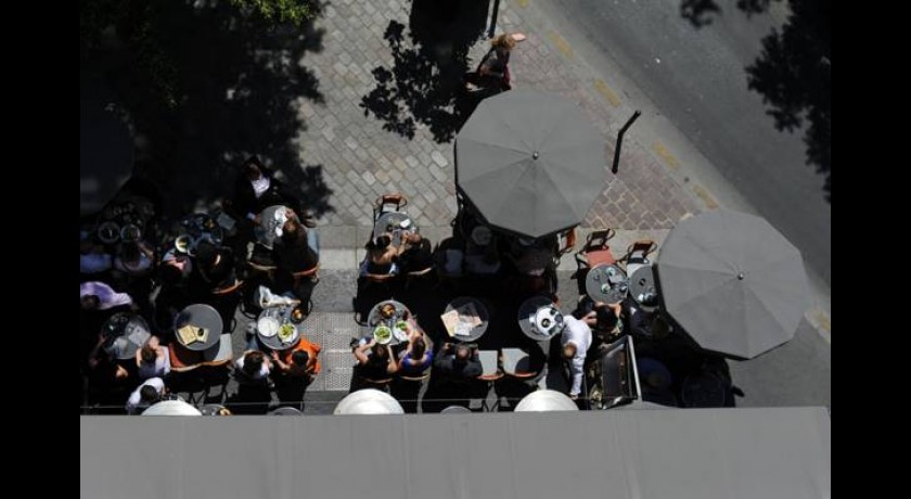 Hôtel Le Relais Moncey à Paris - Confort et Accessibilité près de Montparnasse