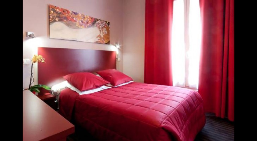 Hôtel Le Relais Moncey à Paris - Confort et Accessibilité près de Montparnasse