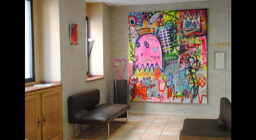 Grand Hôtel Dauphiné à Toulon | Boutique Hôtel avec Piscine et Confort 3 Étoiles