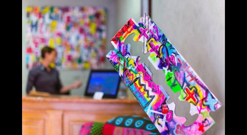 Grand Hôtel Dauphiné à Toulon | Boutique Hôtel avec Piscine et Confort 3 Étoiles