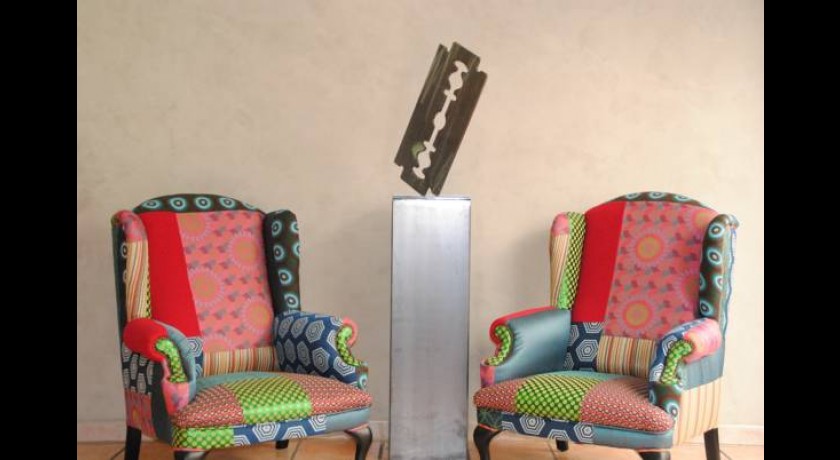 Grand Hôtel Dauphiné à Toulon | Boutique Hôtel avec Piscine et Confort 3 Étoiles