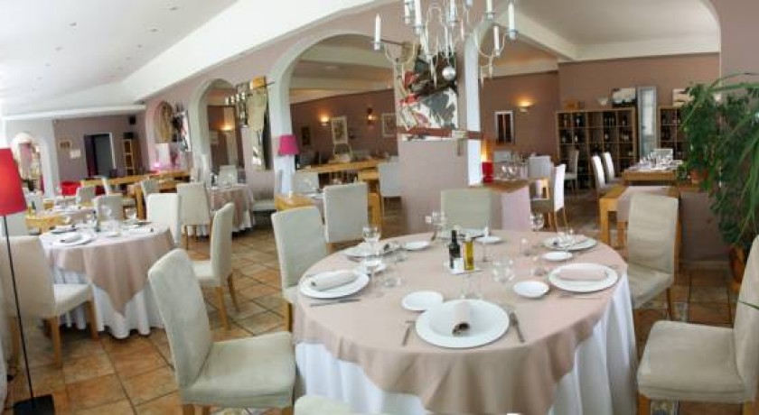 Hôtel Restaurant La Magnanerie  Aubignosc