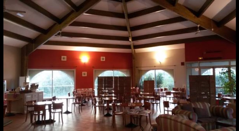 Découvrez l'Hôtel ibis Styles Fréjus Saint-Raphaël | Confort, Design et Proximité de la Côte d'Azur