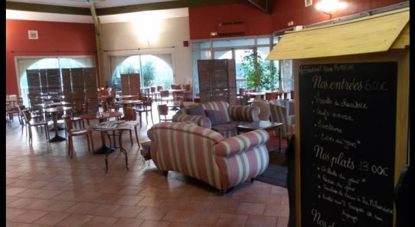 Découvrez l'Hôtel ibis Styles Fréjus Saint-Raphaël | Confort, Design et Proximité de la Côte d'Azur