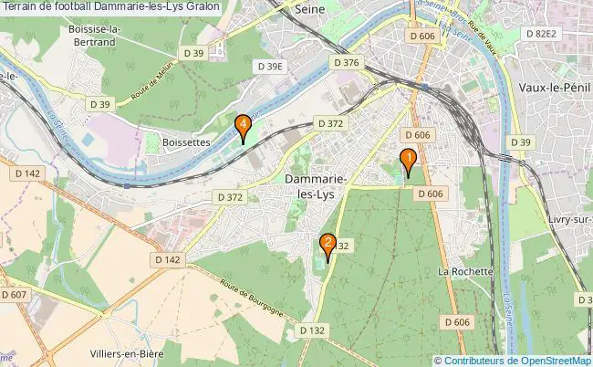plan Terrain de football Dammarie-les-Lys : 4 équipements