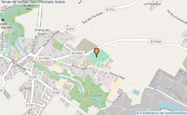 plan Terrain de football Saint-Porchaire : 2 équipements