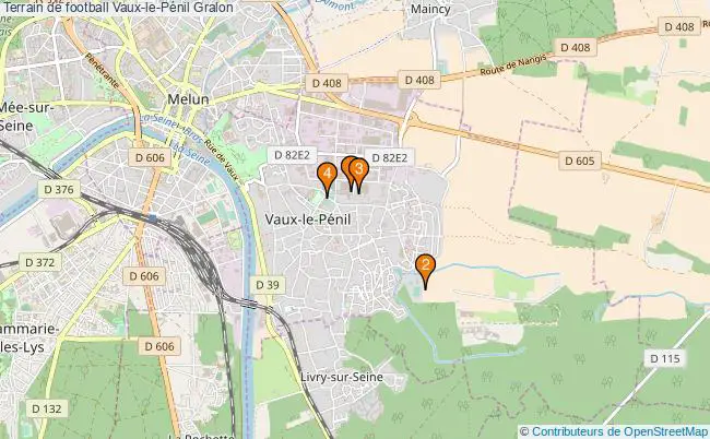plan Terrain de football Vaux-le-Pénil : 4 équipements