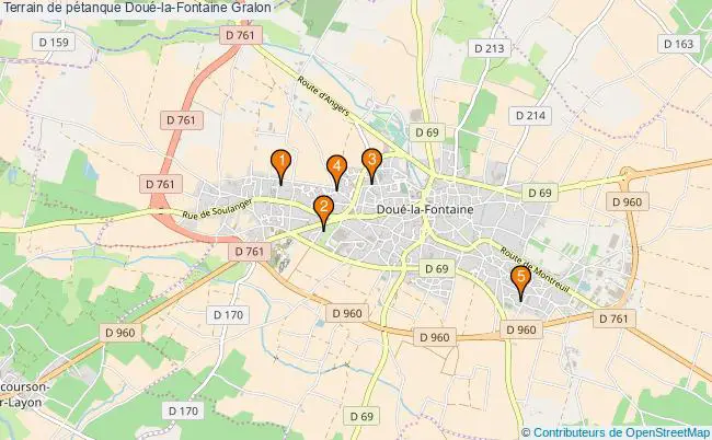 plan Terrain de pétanque Doué-la-Fontaine : 5 équipements