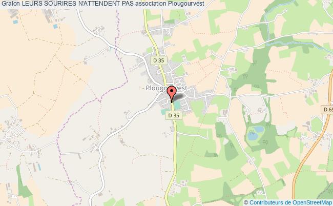 LEURS SOURIRES N'ATTENDENT PAS