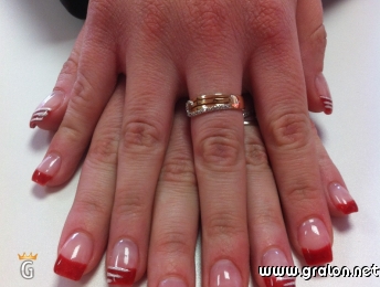 Nail art french rouge décor blanc