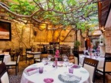 Restaurant Le Figuier De Saint Esprit