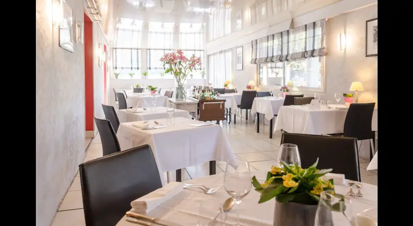 Restaurant Le Pont Bernet- La Table Des Sommeliers Le Pian-médoc