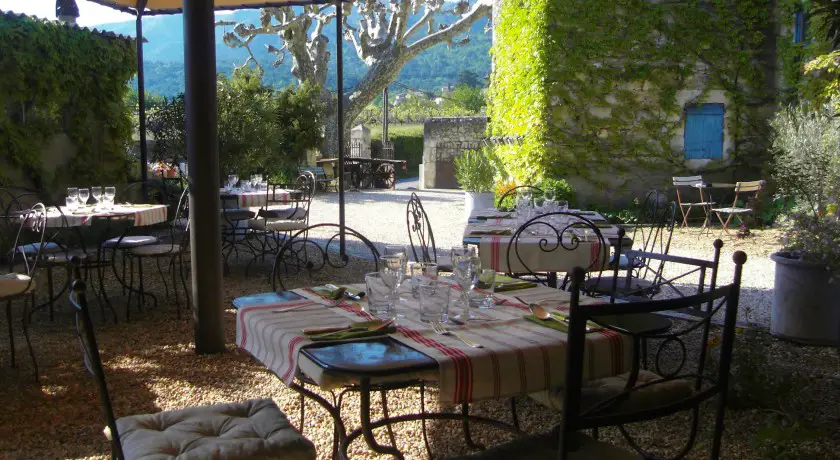 Restaurant Célina - Les Artisanales En Provence Oppède